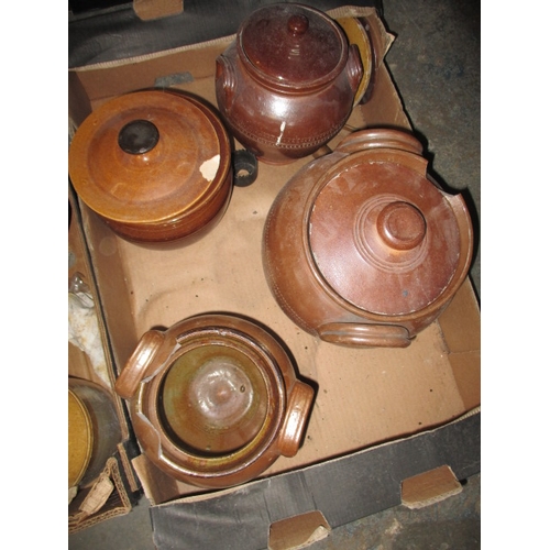 194 - A parcel of stoneware items, to include bottles and crocks, some damages and all in used condition