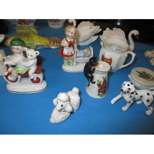 202 - A parcel of miscellaneous collectable items to include Beswick, Poole and a Japanese set of black la... 