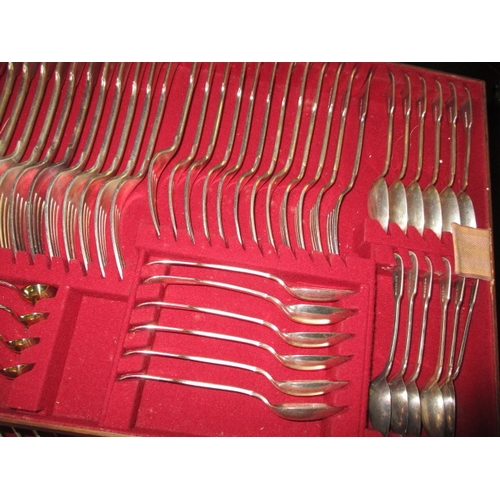 211 - A boxed harlequin canteen of cutlery and various other cutlery items, all in used condition