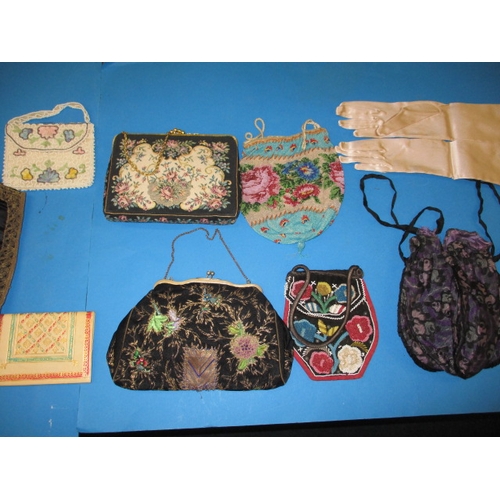 212 - A quantity of ladies evening bags, to include beadwork examples, all in used condition