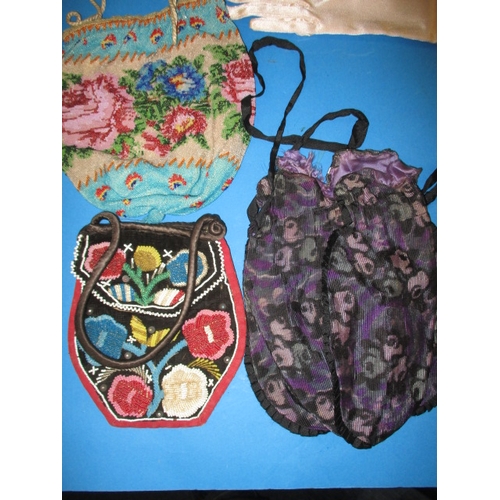 212 - A quantity of ladies evening bags, to include beadwork examples, all in used condition