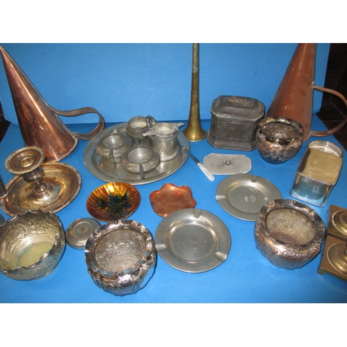 213 - A parcel of metalwares, to include an antique lead tobacco box, copper and brass items, all in used ... 