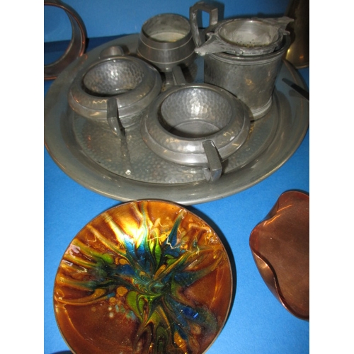 213 - A parcel of metalwares, to include an antique lead tobacco box, copper and brass items, all in used ... 