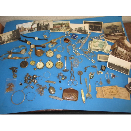 207 - A parcel of interesting miscellanea to include gold and silver items, watches costume jewellery and ... 