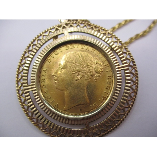 123 - An 1887 Victorian gold sovereign, in 9ct gold mount with 9ct gold necklace chain, approx. gross parc... 