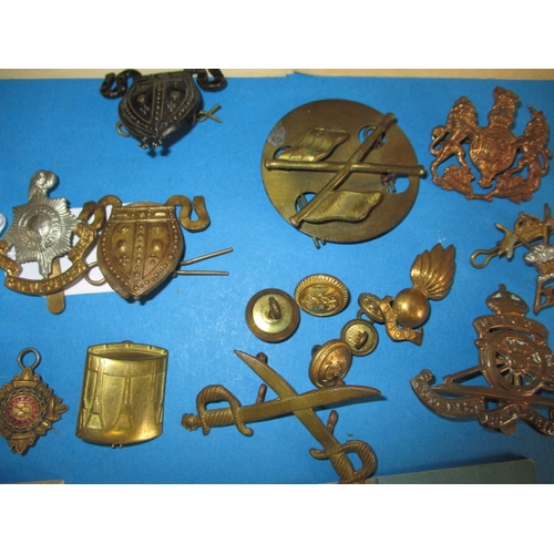 216 - A parcel of WWII military related items, to include metal badges and Civil defence public informatio... 