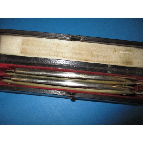 196 - A parcel of vintage cut throat razors, to include a boxed set with days of the week on, all in well ... 