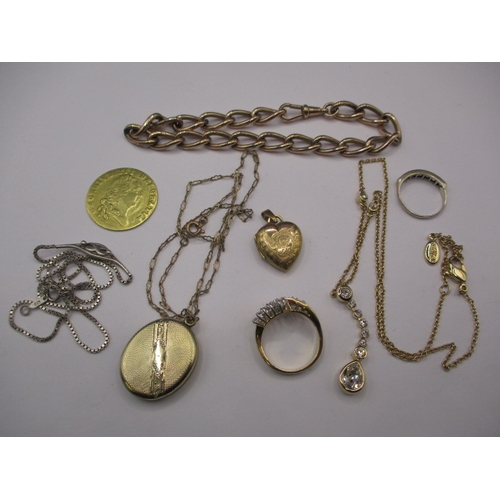 169 - A small parcel of vintage jewellery items, to include white and yellow metal items, all in used cond... 