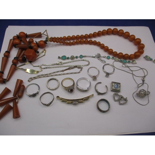 170 - A parcel of vintage costume jewellery to include an amber necklace, some damages