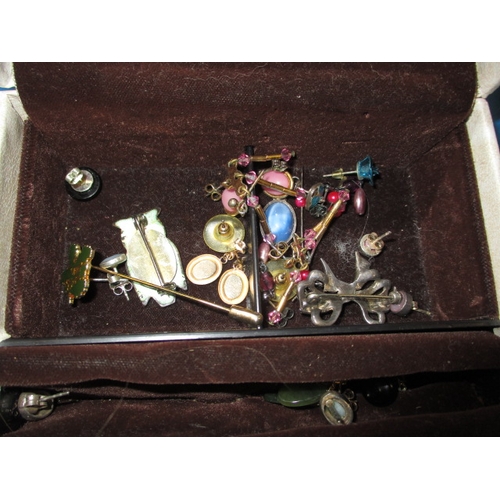 171 - A parcel of costume jewellery to include some silver items, all in pre-owned condition