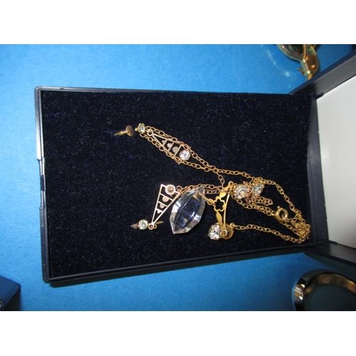 171 - A parcel of costume jewellery to include some silver items, all in pre-owned condition