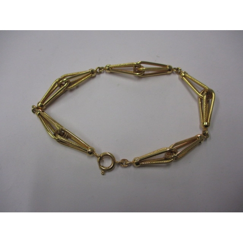 64 - A 750 yellow gold bracelet, in pre-owned condition with working clasp, approx. weight 10g