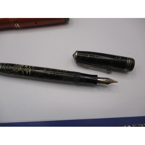 190 - 4 Vintage Parker fountain pens, to include a Canadian duofold, all in used condition and not tested ... 