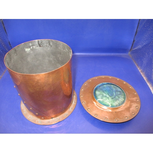 186 - An Arts & Craft hand-beaten copper and enamel storage pot, approx. height 12.5cm, in good pre-owned ... 