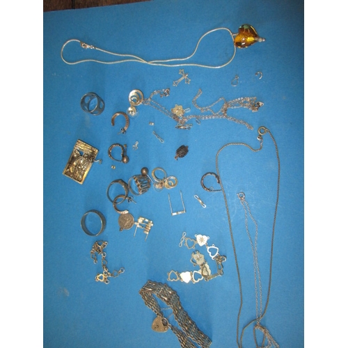 174 - A parcel of silver and white metal jewellery items, approx. parcel weight 86g, some damages so sold ... 