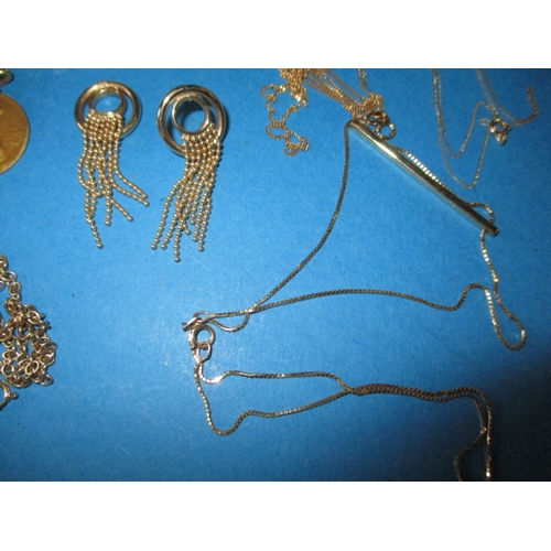 68 - A parcel of gold and yellow metal items, approx. parcel weight 36g some damages so sold as scrap