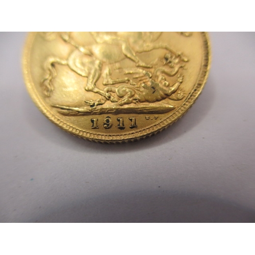 128 - A George V gold sovereign ,dated 1911, a circulated coin with good definition of features