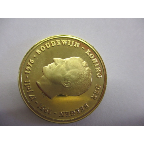 129 - A Belgian gold commemorative medallion, for 25 years reign of king Boudewijn, 90% pure gold, weight ... 