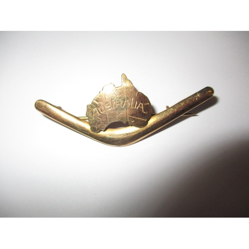 107 - A WWI period 9ct gold Australian boomerang brooch, approx. weight 2.8g, in useable pre-owned conditi... 