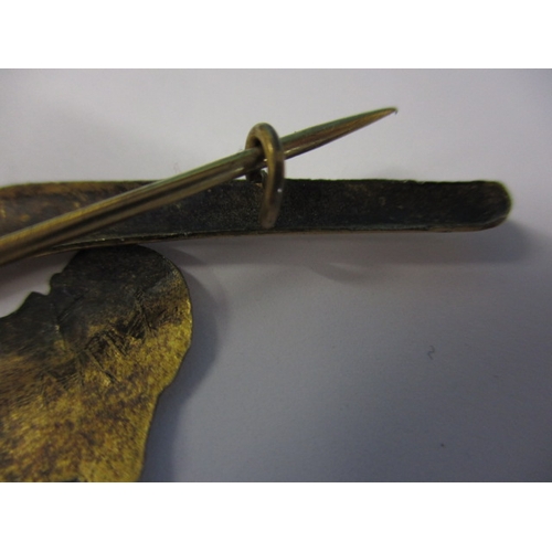 107 - A WWI period 9ct gold Australian boomerang brooch, approx. weight 2.8g, in useable pre-owned conditi... 