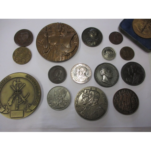 179 - A parcel of antique and later commemorative medallions, all in circulated condition