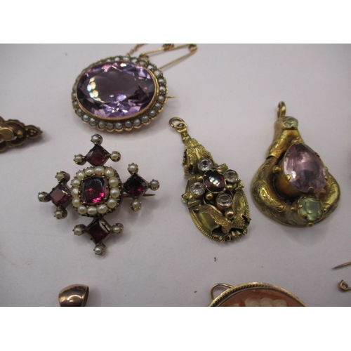 109 - A large collection of antique and later brooches and pendants, most marked for 9ct gold, some yellow... 