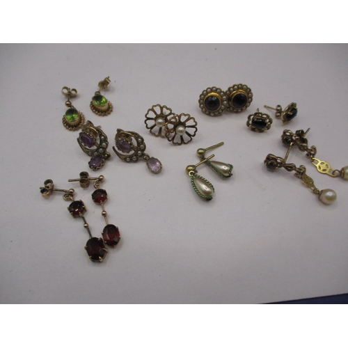 101 - 8 pairs of vintage earrings, some on gold, various stones, all in used condition