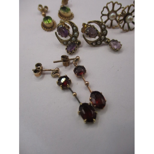 101 - 8 pairs of vintage earrings, some on gold, various stones, all in used condition