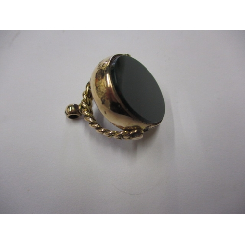 104 - A 9ct gold rotating hard stone pendant, in useable pre-owned condition