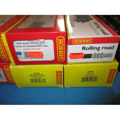 322 - 10 Hornby ‘00’ gauge model railway locos, all in original boxes, most look unopened