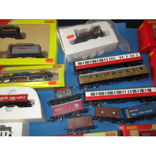 331 - A large quantity of ‘00’ gauge model railway rolling stock, several in original boxes