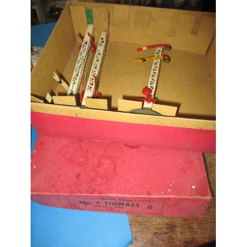 213 - A parcel of Hornby ‘0’ gauge model railway tinplate, most in original boxes, all in used condition