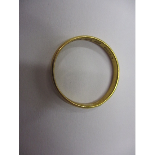 43 - A 22ct yellow gold wedding band, approx. ring size ‘O’, approx. width 2.7mm, approx. weight 2.1g, in... 