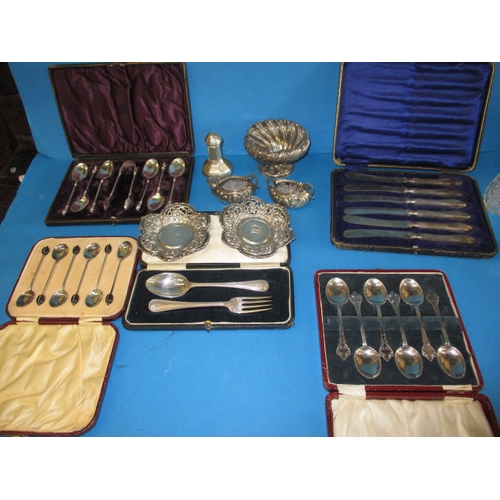 150 - A parcel of sterling silver items, approx. parcel weight 560g, not including liners, boxes or knives... 