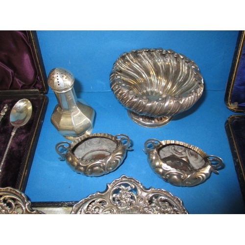 150 - A parcel of sterling silver items, approx. parcel weight 560g, not including liners, boxes or knives... 