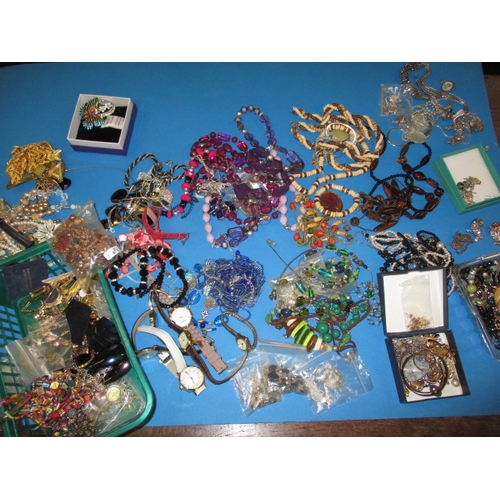 170 - A very large quantity of costume jewellery, to include some silver and yellow metal items, all in us... 