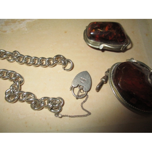 171 - A parcel of vintage costume jewellery, to include some silver items, all in used condition