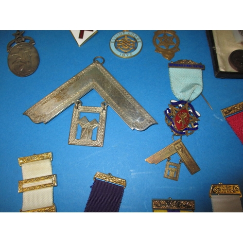 251 - A parcel of masonic regalia, to include some silver jewels, all in pre-owned condition