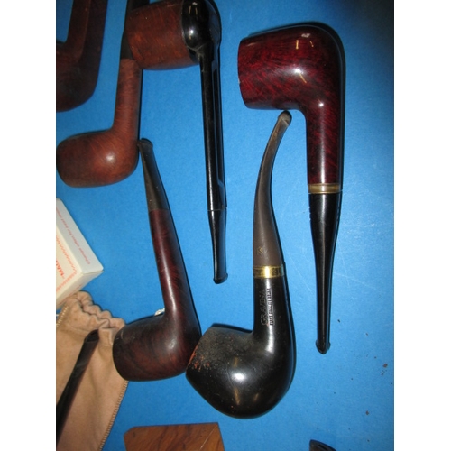 315 - A parcel of vintage tobacco smoking pipes, to include examples by GBD, Barling and Charatan, all in ... 