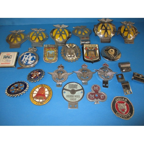 252 - A parcel of vintage automobile grille badges to include AA & RAC association badges, all in used con... 