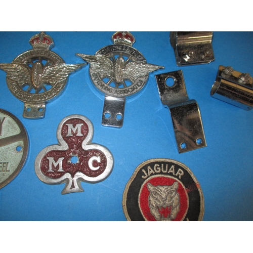 252 - A parcel of vintage automobile grille badges to include AA & RAC association badges, all in used con... 