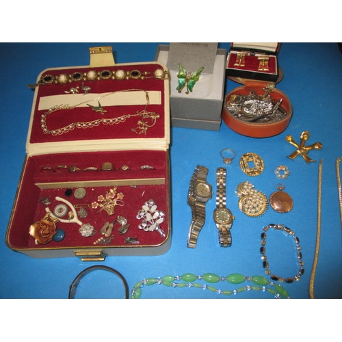 174 - A vintage jewellery box with contents, to include several gold rings and some silver items, all in u... 