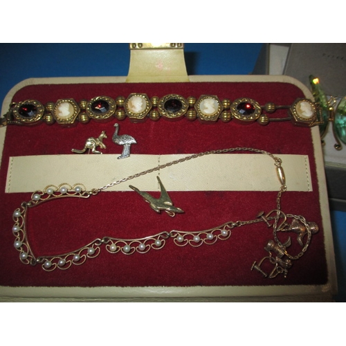 174 - A vintage jewellery box with contents, to include several gold rings and some silver items, all in u... 