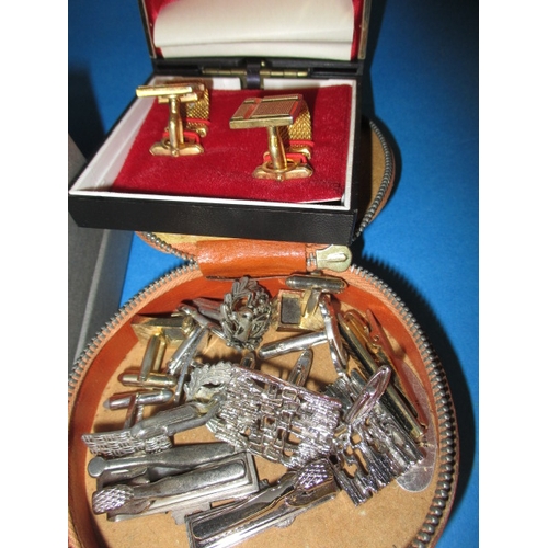 174 - A vintage jewellery box with contents, to include several gold rings and some silver items, all in u... 