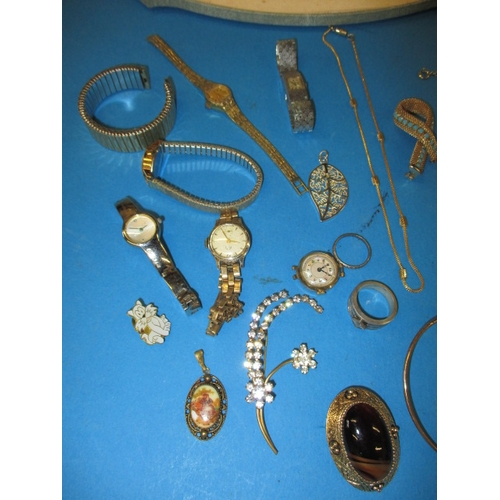 177 - A parcel of vintage costume jewellery and watches, all in used condition