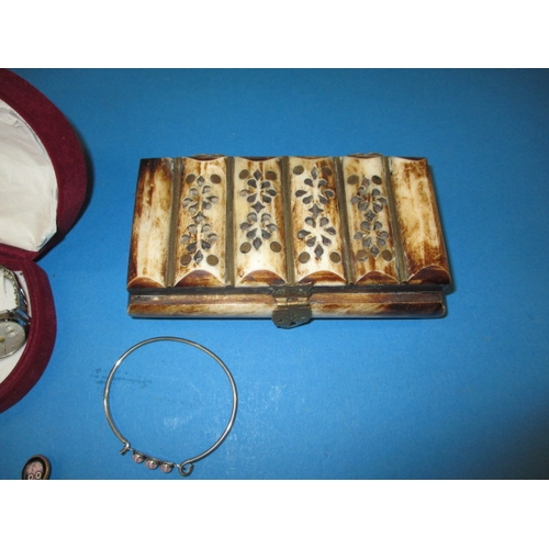 177 - A parcel of vintage costume jewellery and watches, all in used condition