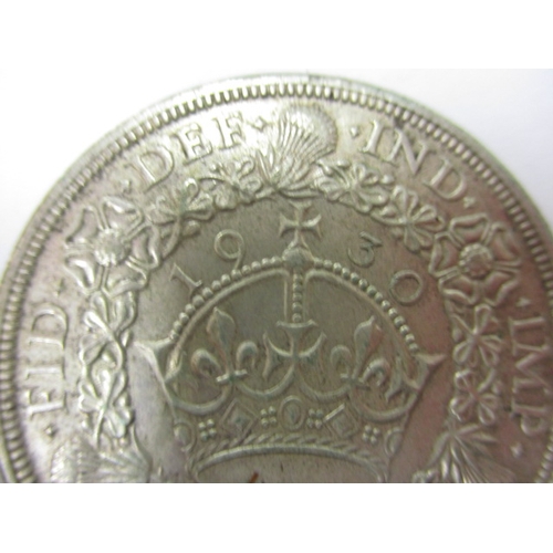 135 - A George V crown dated 1930 and a half crown dated 1916, circulated coins with very fine definition ... 