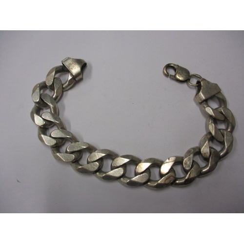 146 - A chunky 925 silver curb link bracelet, approx. linear length 22cm, approx. weight 94g, in useable p... 