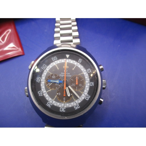 99 - A Circa 1970 Omega Flightmaster stainless steel chronograph watch, with box and booklet, in working ... 