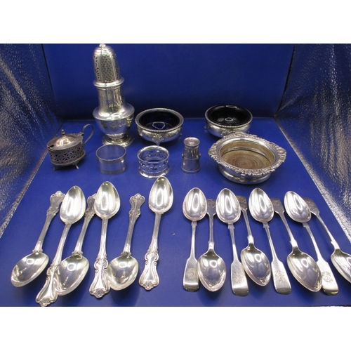 166 - A parcel of antique and later silver items to include examples with Glasgow and Exeter hallmarks, al... 